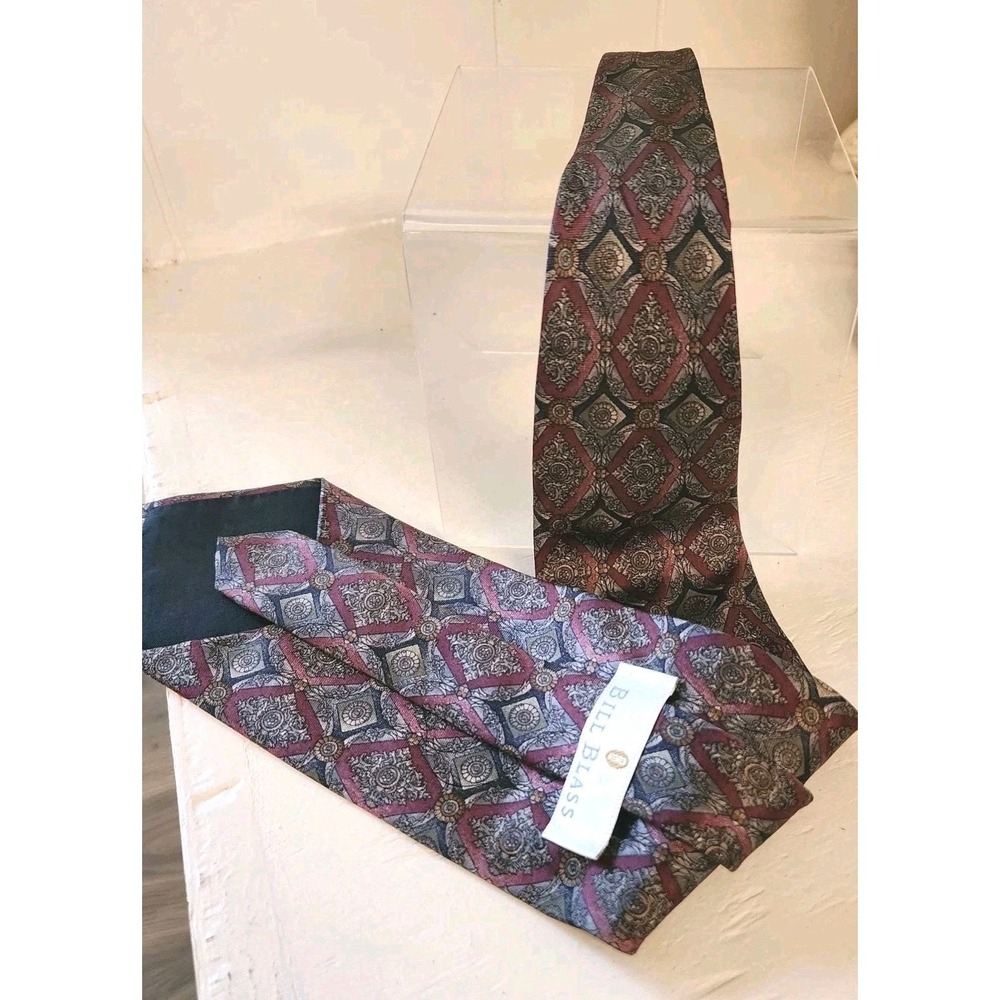 Men's Bill Blass Tie 100% Silk Abstact In Burgandy Print